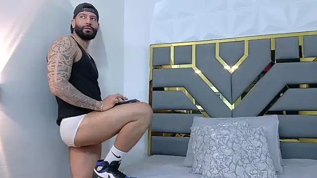 Snapshot of yorbymaxx chatting on October 24, 12:56 pm yorbymaxx online show from October 24, 12:56 pm