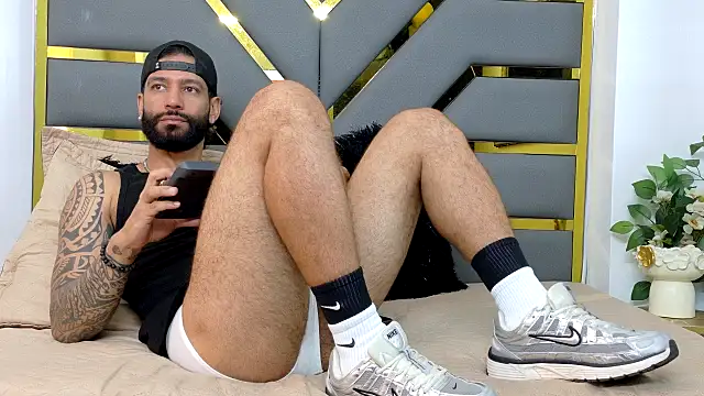 Snapshot of yorbymaxx chatting on October 29, 12:51 pm yorbymaxx online show from October 29, 12:51 pm