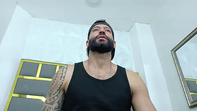 Snapshot of yorbymaxx chatting on October 31, 4:41 pm yorbymaxx online show from October 31, 4:41 pm