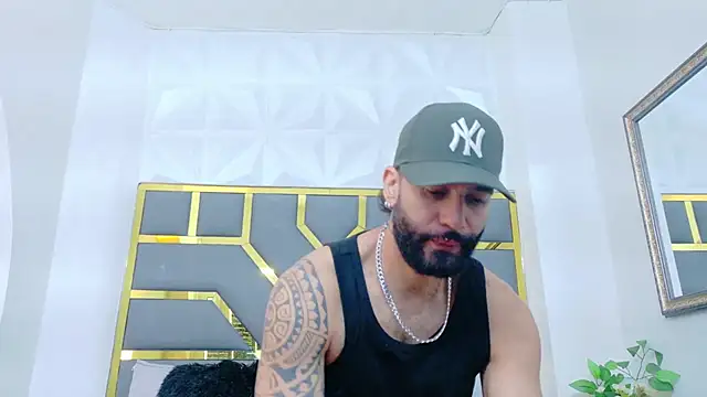 Snapshot of yorbymaxx chatting on November 22, 2:27 pm yorbymaxx online show from November 22, 2:27 pm