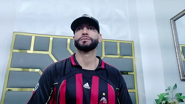 Snapshot of yorbymaxx chatting on December 17, 2:12 pm yorbymaxx online show from December 17, 2:12 pm