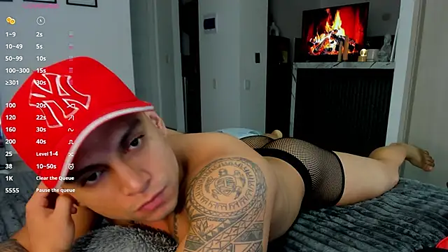 Snapshot of Nicolasmontoya16 chatting on November 8, 11:47 pm Nicolasmontoya16 online show from November 8, 11:47 pm