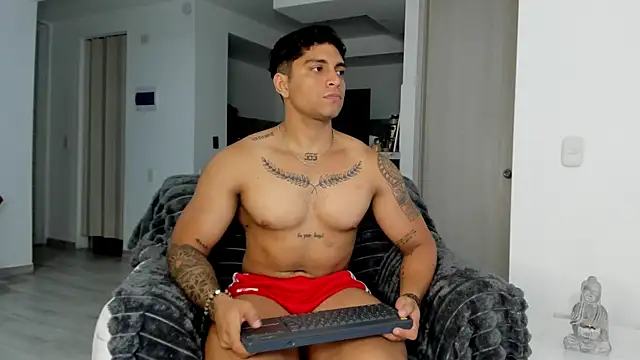 Snapshot of Nicolasmontoya16 chatting on December 4, 5:17 am Nicolasmontoya16 online show from December 4, 5:17 am