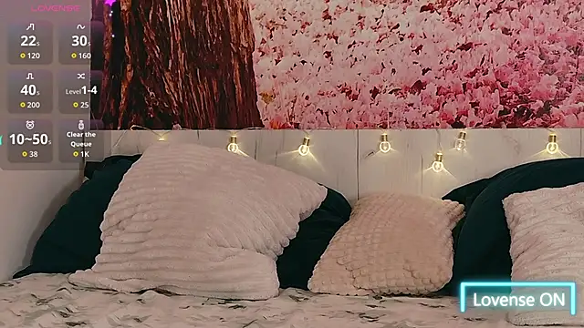 Snapshot of AuraPure chatting on September 25, 9:51 pm AuraPure online show from September 25, 9:51 pm