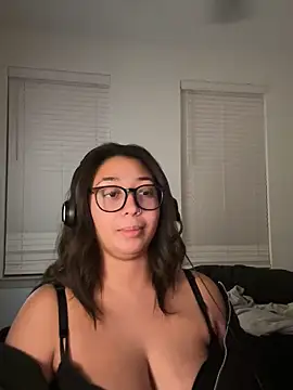 Snapshot of minhaa_gamer chatting on October 11, 10:14 am minhaa gamer online show from October 11, 10:14 am