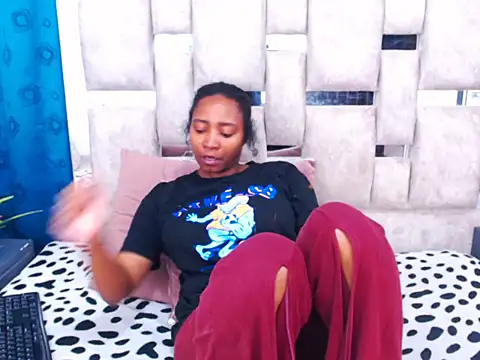 Snapshot of AmbarSmit chatting on September 10, 4:01 am AmbarSmit online show from September 10, 4:01 am