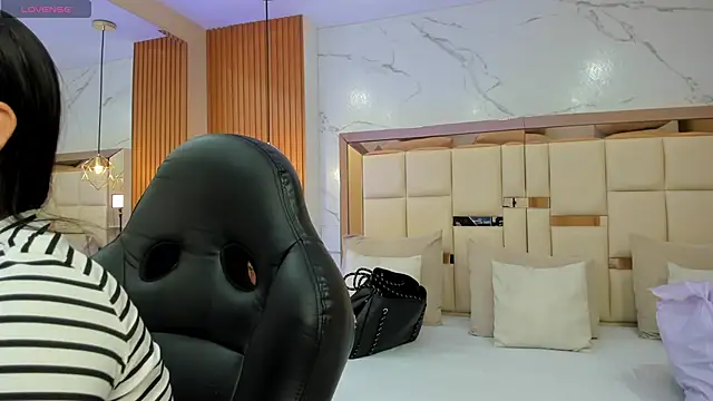 julieta rosee online show from March 11, 9:54 pm