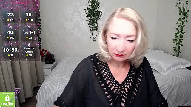 hunters woman online show from September 23, 12:08 pm