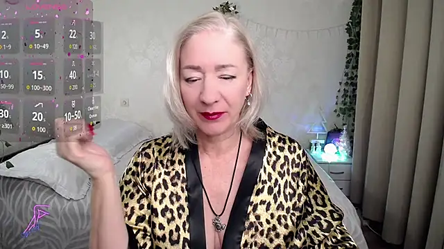 hunters woman online show from December 19, 10:50 pm