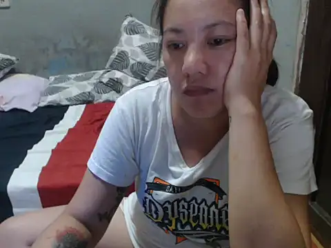 Snapshot of Rose_slut_squirt chatting on February 24, 11:19 am Rose slut squirt online show from February 24, 11:19 am