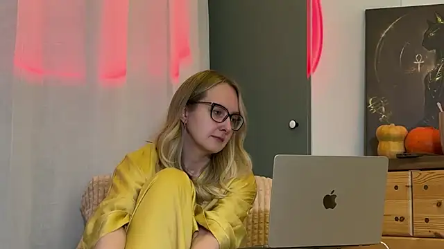 Snapshot of KiraxFate chatting on November 13, 6:51 pm KiraxFate online show from November 13, 6:51 pm