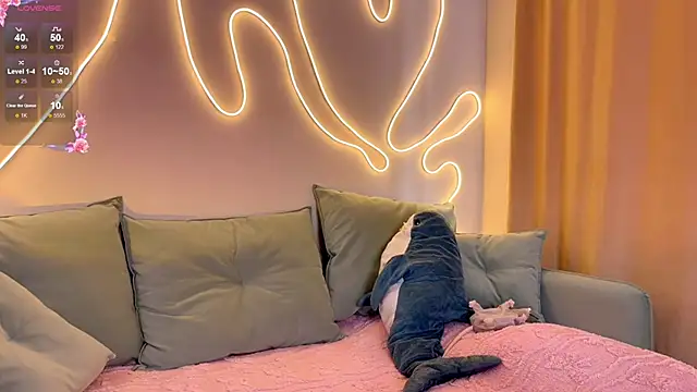 Eva Collinss online show from April 9, 6:19 am