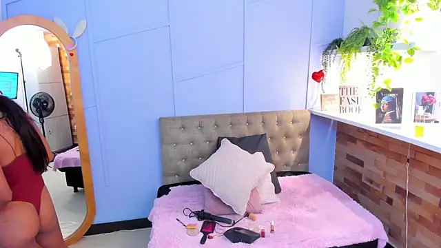 milavega  online show from January 6, 2:10 pm