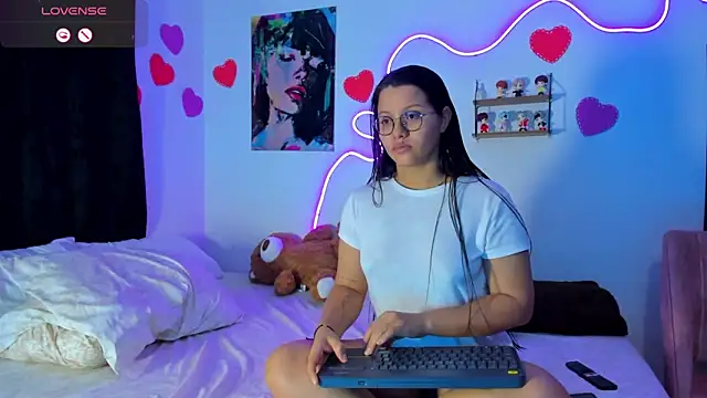 Dilan and Mia online show from April 11, 12:04 am