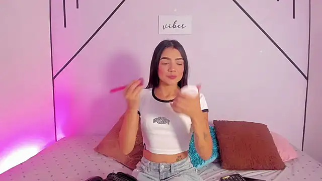 MiahCornell  online show from January 9, 4:21 pm