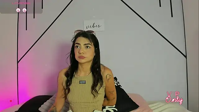 MiahCornell  online show from February 5, 8:13 pm