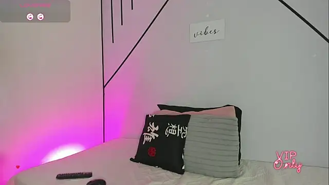 MiahCornell  online show from February 9, 7:40 pm