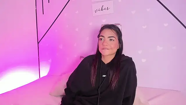 MiahCornell  online show from March 17, 8:23 pm