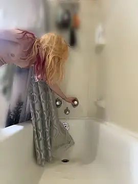 SeccySerena online show from April 12, 6:24 pm