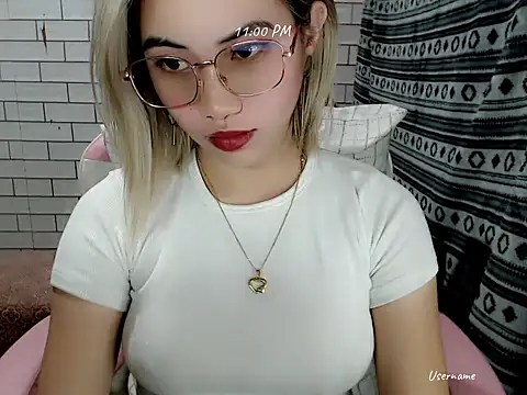 Rainea149 online show from November 12, 3:01 pm