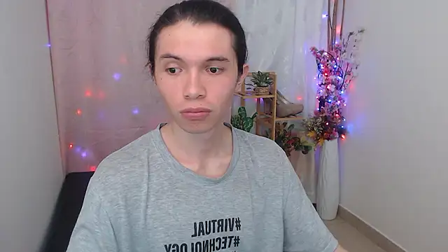 Xoxo Smiles online show from February 9, 10:25 pm