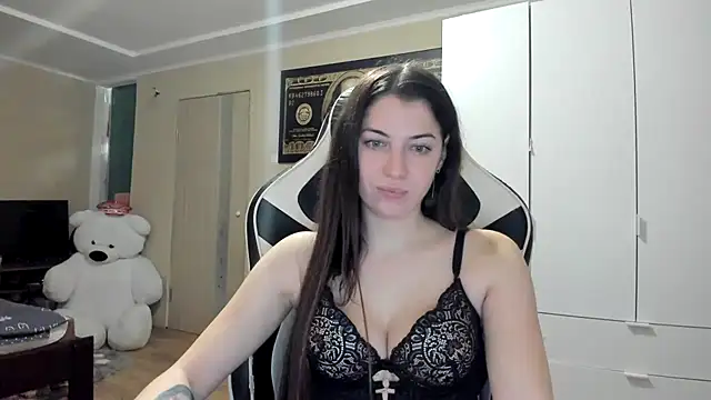 EmiLovsi online show from November 16, 9:31 pm