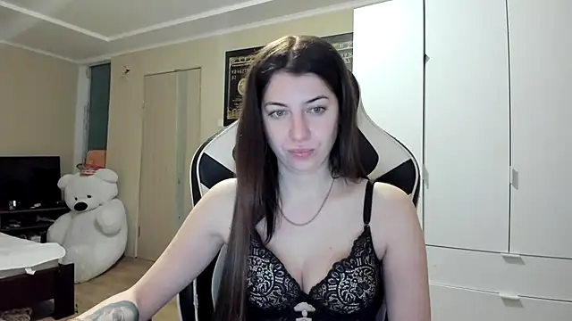 EmiLovsi online show from December 14, 4:12 pm