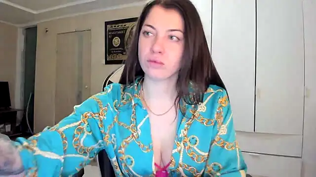 EmiLovsi online show from February 18, 9:33 pm