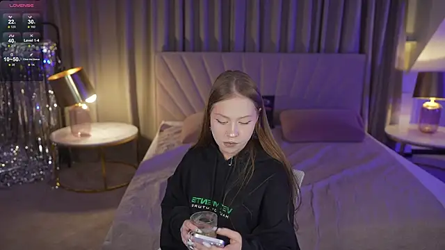 Snapshot of Esmie_Smile chatting on November 25, 7:25 pm Esmie Smile online show from November 25, 7:25 pm