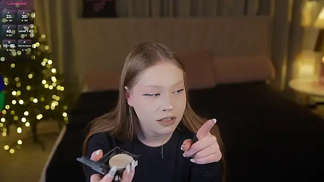 Snapshot of Esmie_Smile chatting on December 17, 7:42 pm Esmie Smile online show from December 17, 7:42 pm