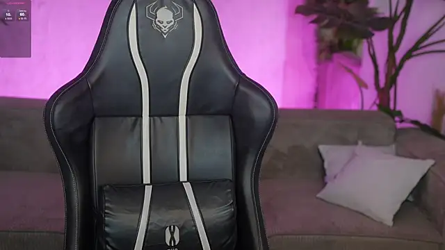 Esmie Smile online show from April 28, 1:48 am