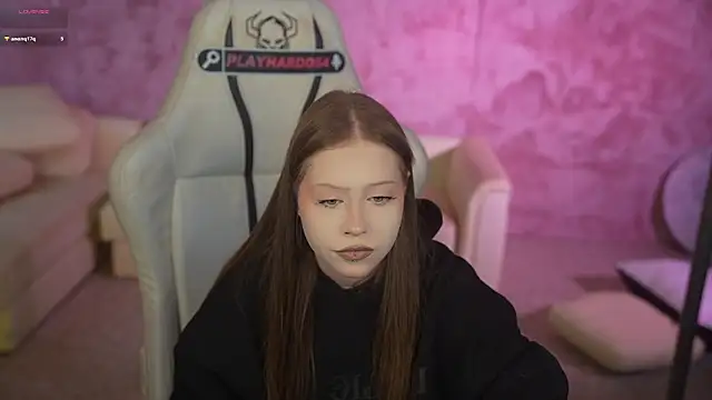 Esmie Smile online show from April 28, 11:54 pm