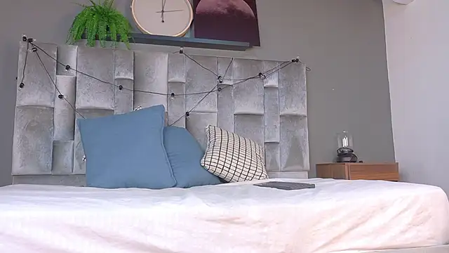 RiriiBrunette   online show from February 22, 12:04 pm