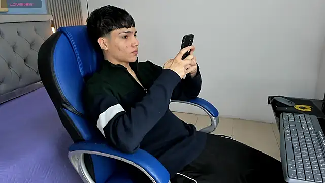 SamBlack  online show from April 16, 12:39 pm