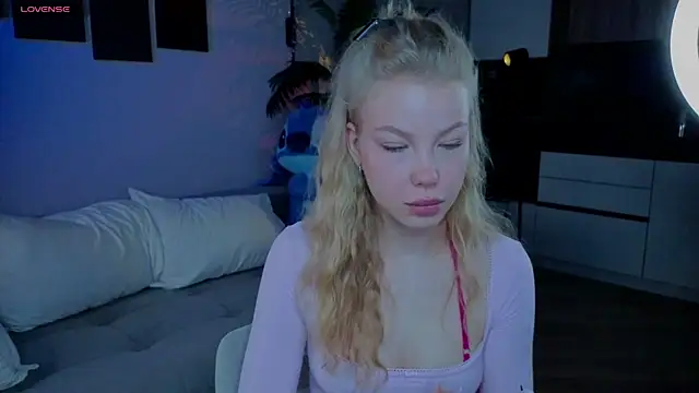 emilyshepar d online show from June 11, 2:44 am