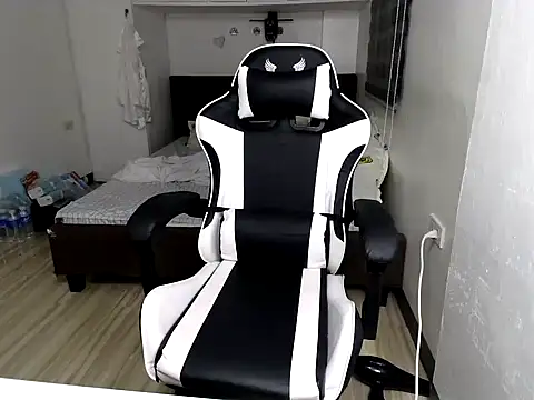 Snapshot of eattmebabyy chatting on November 30, 11:58 am eattmebabyy online show from November 30, 11:58 am