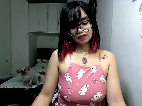 eattmebabyy online show from February 1, 12:15 pm