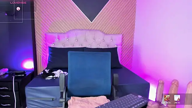Snapshot of Nyx_Moon chatting on June 25, 9:41 pm Nyx Moon online show from June 25, 9:41 pm