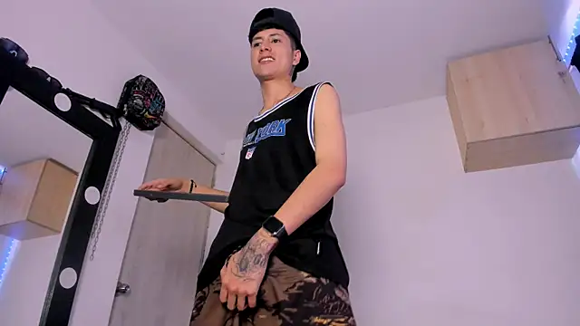 Snapshot of Mateo_Escobar chatting on September 20, 4:08 pm Mateo Escobar online show from September 20, 4:08 pm