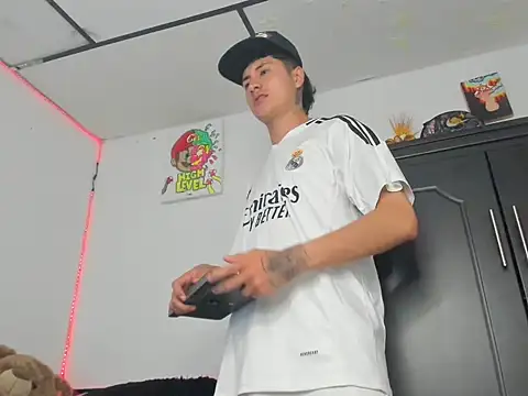 Snapshot of Mateo_Escobar chatting on November 1, 2:35 am Mateo Escobar online show from November 1, 2:35 am