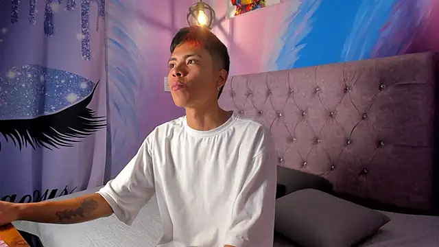 Snapshot of MaxiWildd chatting on September 23, 12:41 pm MaxiWildd online show from September 23, 12:41 pm