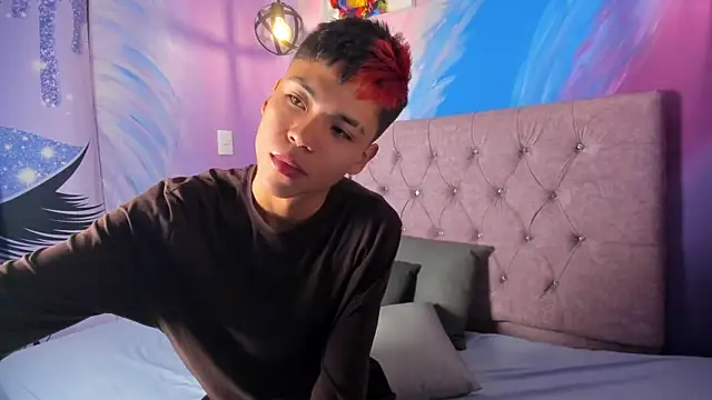 Snapshot of MaxiWildd chatting on September 25, 1:15 pm MaxiWildd online show from September 25, 1:15 pm