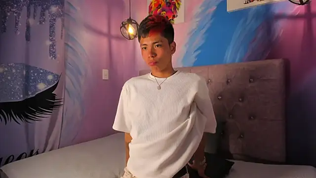 Snapshot of MaxiWildd chatting on October 8, 12:58 pm MaxiWildd online show from October 8, 12:58 pm