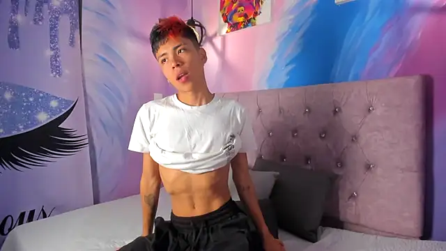 Snapshot of MaxiWildd chatting on October 14, 12:50 pm MaxiWildd online show from October 14, 12:50 pm