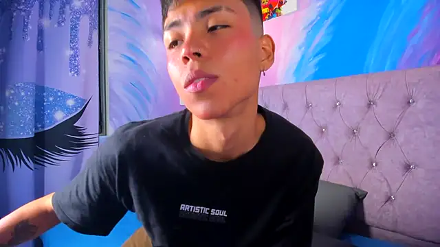 Snapshot of MaxiWildd chatting on October 24, 1:07 pm MaxiWildd online show from October 24, 1:07 pm