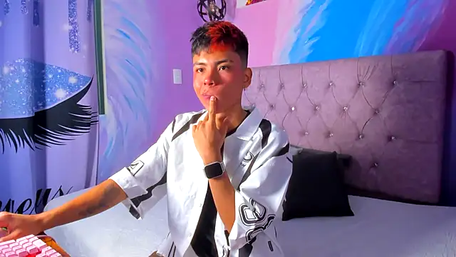 Snapshot of MaxiWildd chatting on October 25, 12:56 pm MaxiWildd online show from October 25, 12:56 pm