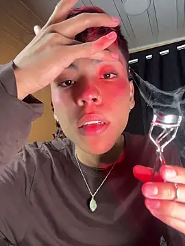 Snapshot of MaxiWildd chatting on November 4, 12:59 pm MaxiWildd online show from November 4, 12:59 pm