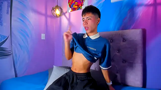 Snapshot of MaxiWildd chatting on November 26, 1:01 pm MaxiWildd online show from November 26, 1:01 pm