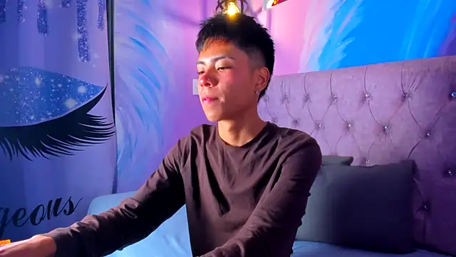 Snapshot of MaxiWildd chatting on November 27, 12:51 pm MaxiWildd online show from November 27, 12:51 pm