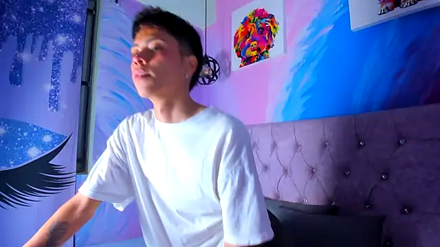 Snapshot of MaxiWildd chatting on November 30, 1:15 pm MaxiWildd online show from November 30, 1:15 pm